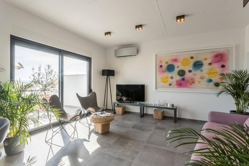 Holiday Home Lolina,Sea On A Palm! Heated Pool Trogir Exterior foto