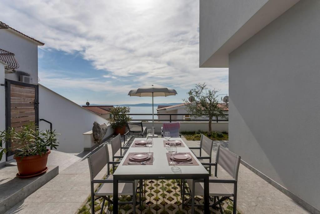 Holiday Home Lolina,Sea On A Palm! Heated Pool Trogir Exterior foto